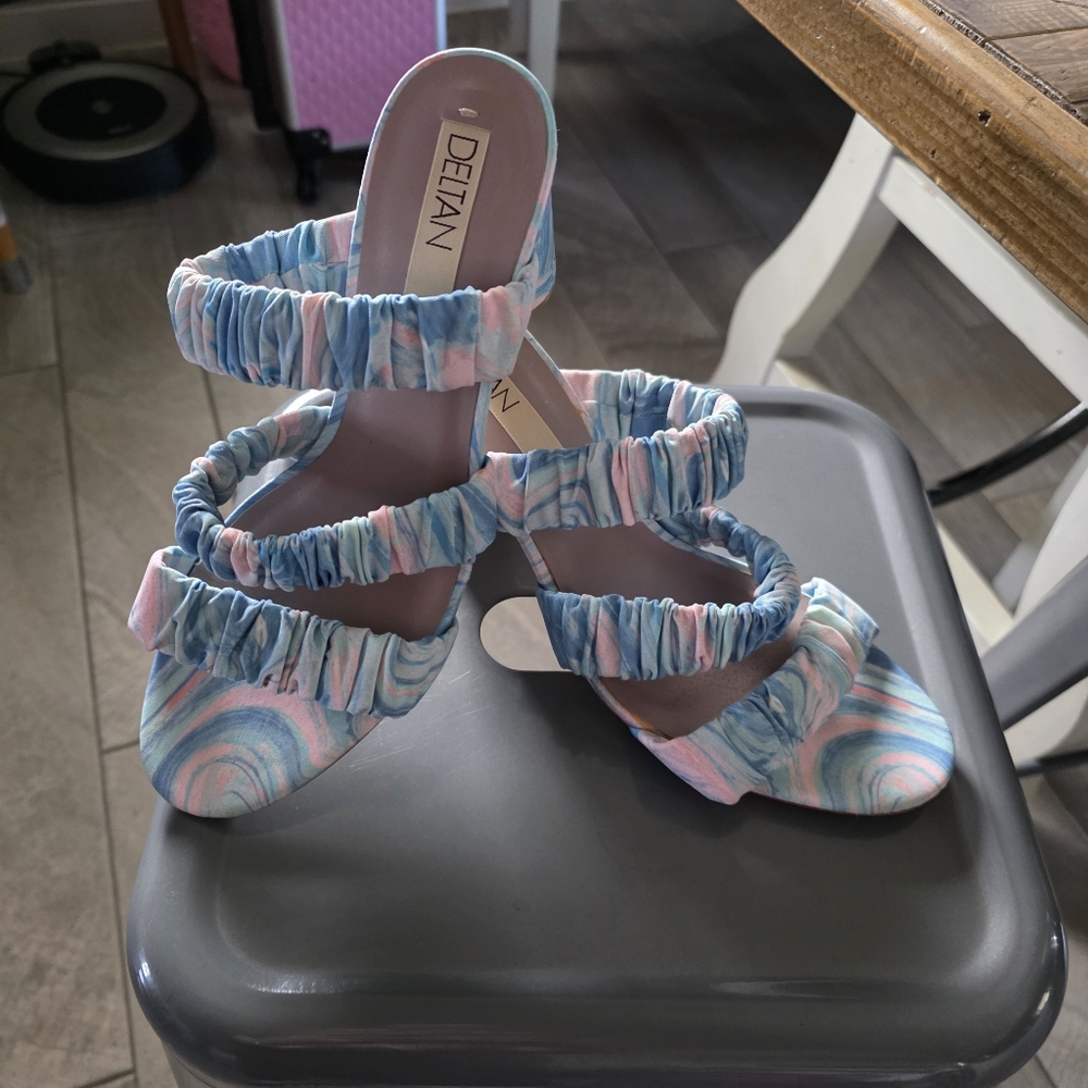 Deitan Women's Blue and Pink Strappy Sandals